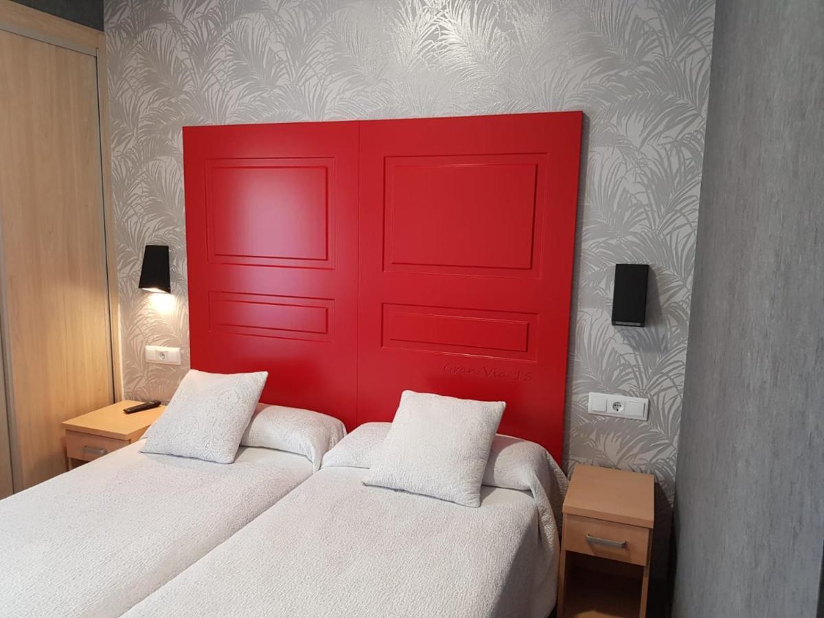 Hostal Avenida Madrid Bagian luar foto