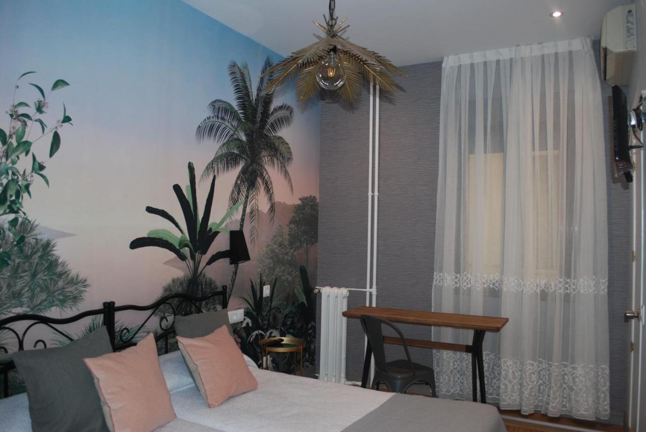 Hostal Avenida Madrid Bagian luar foto
