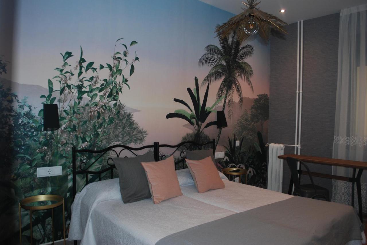 Hostal Avenida Madrid Bagian luar foto