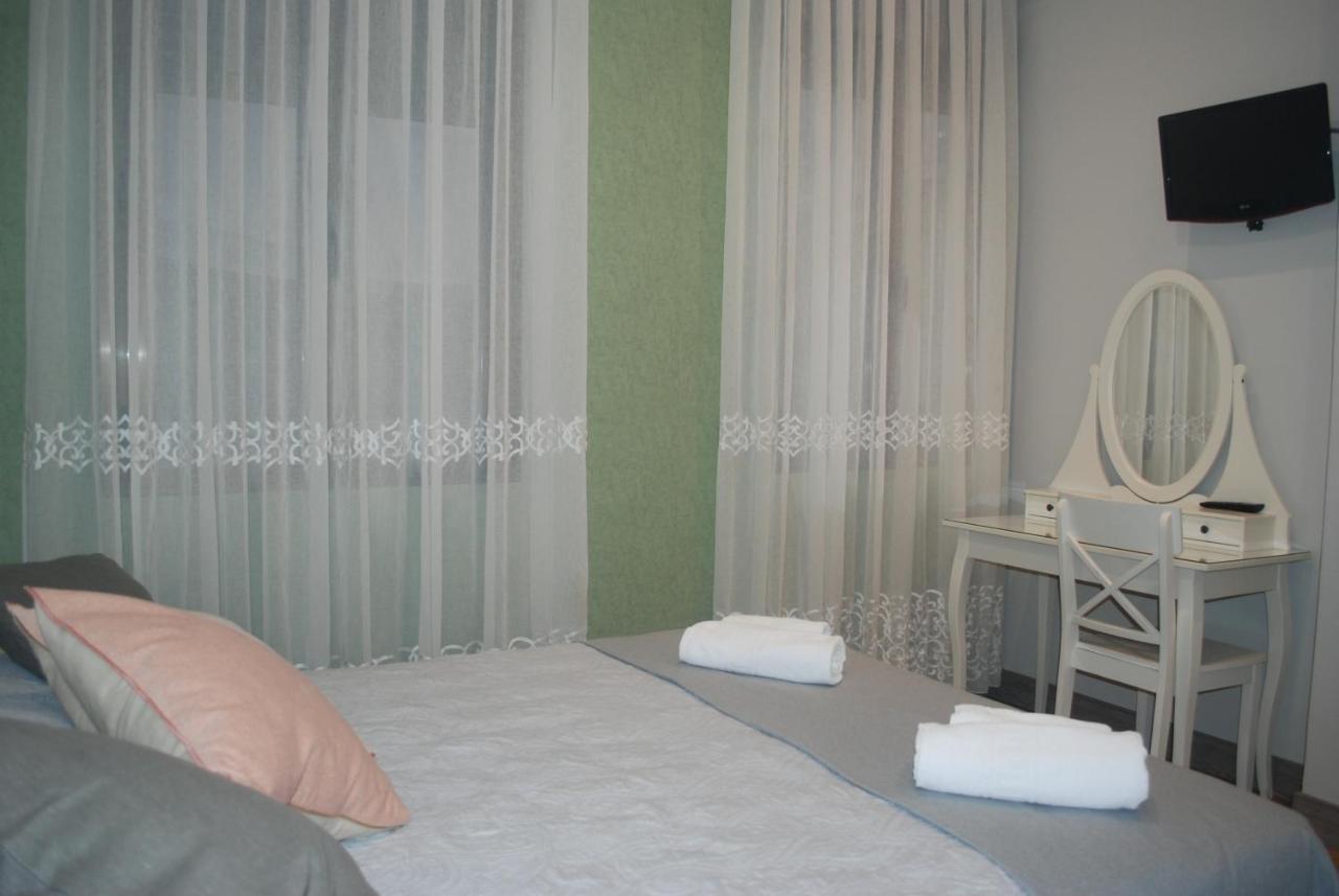 Hostal Avenida Madrid Bagian luar foto