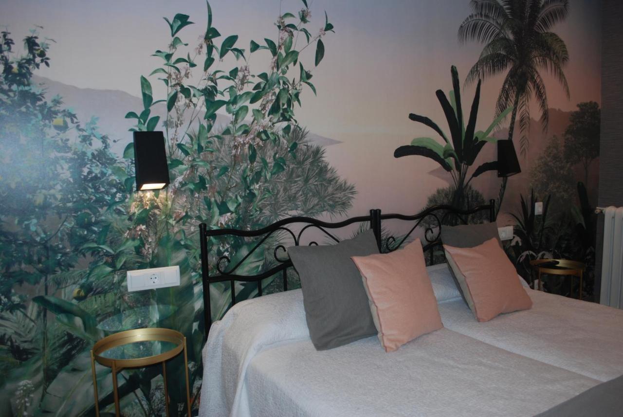 Hostal Avenida Madrid Bagian luar foto