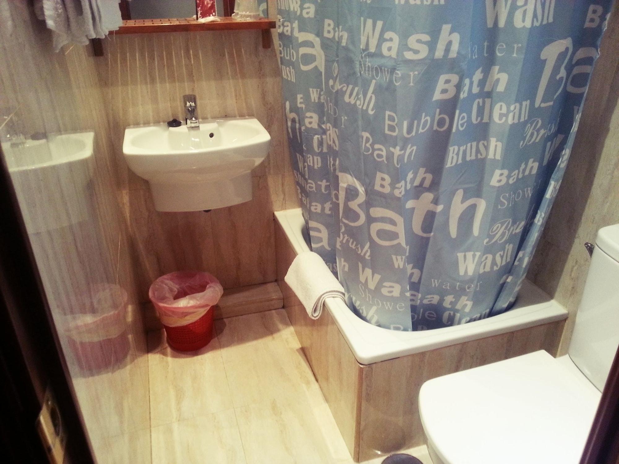 Hostal Avenida Madrid Bagian luar foto