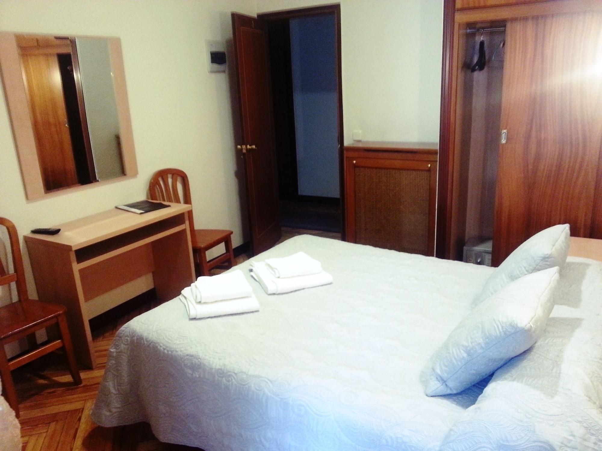 Hostal Avenida Madrid Bagian luar foto