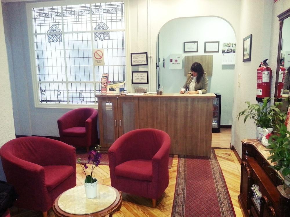 Hostal Avenida Madrid Bagian luar foto