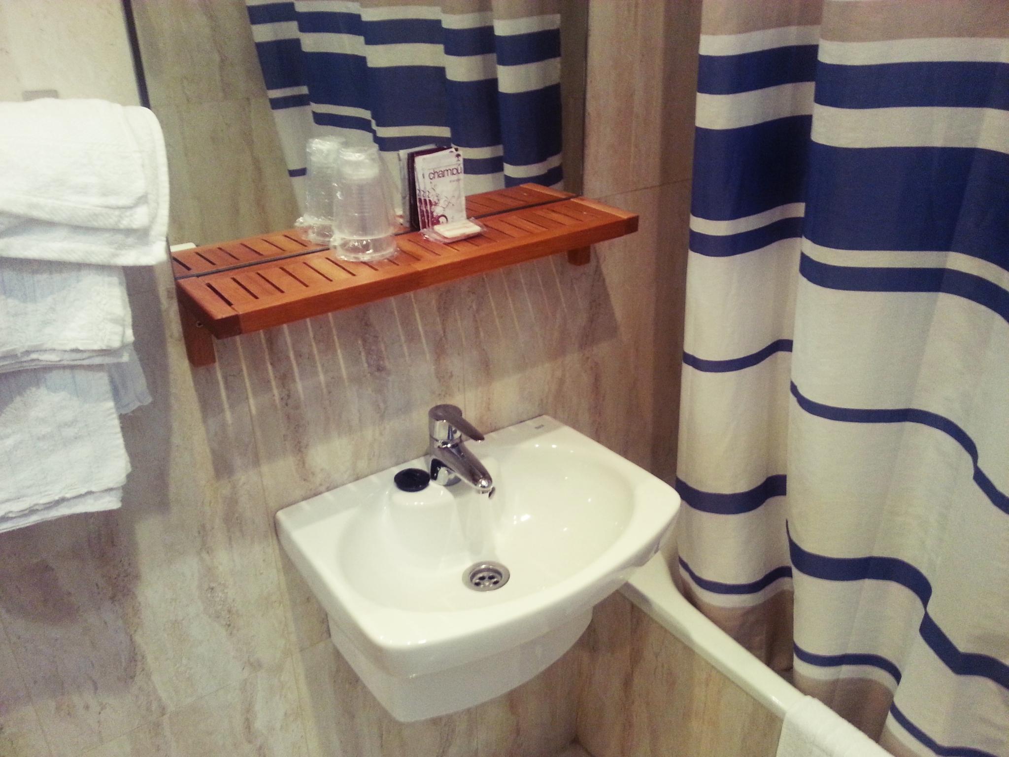 Hostal Avenida Madrid Bagian luar foto