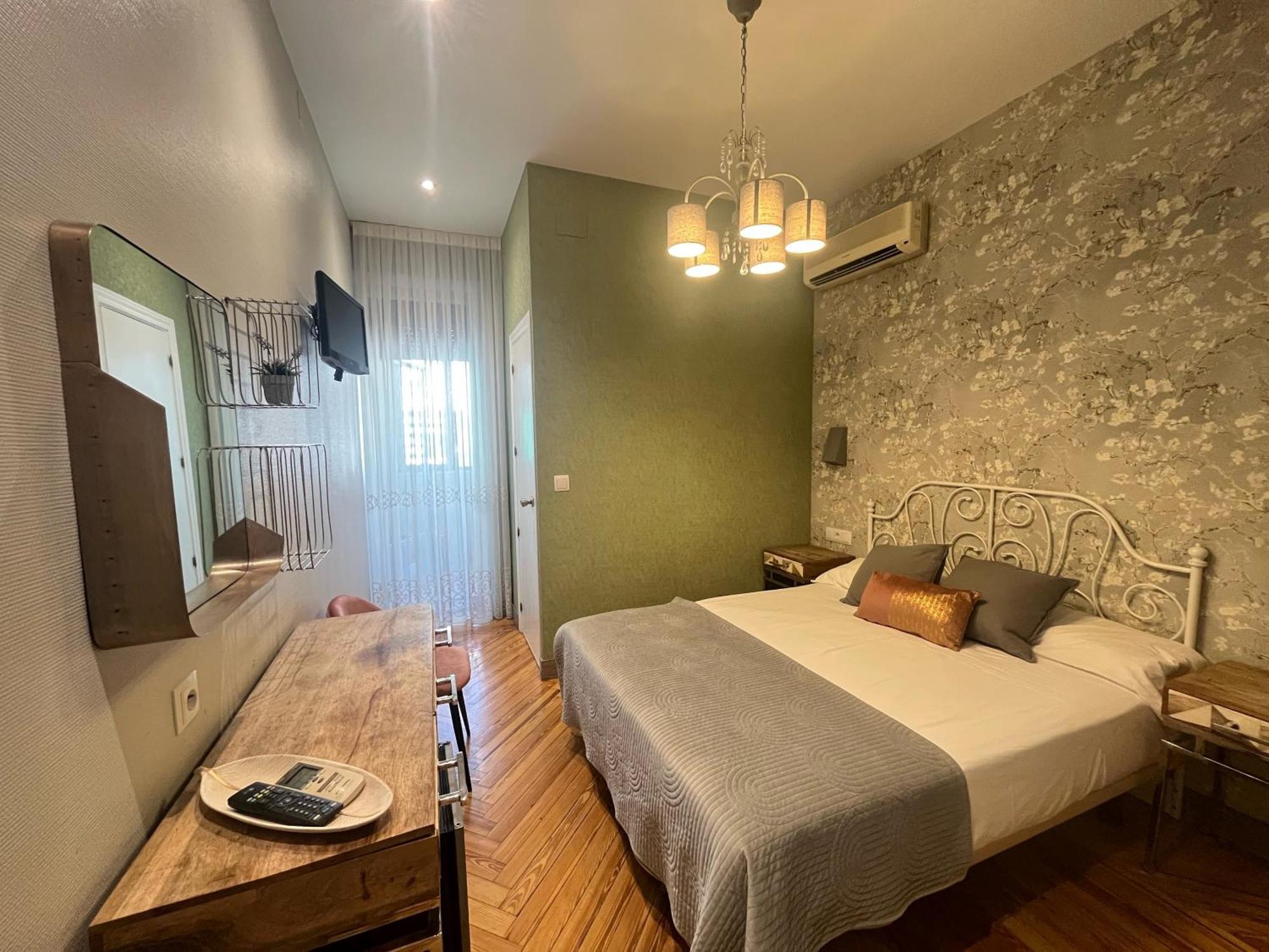 Hostal Avenida Madrid Bagian luar foto