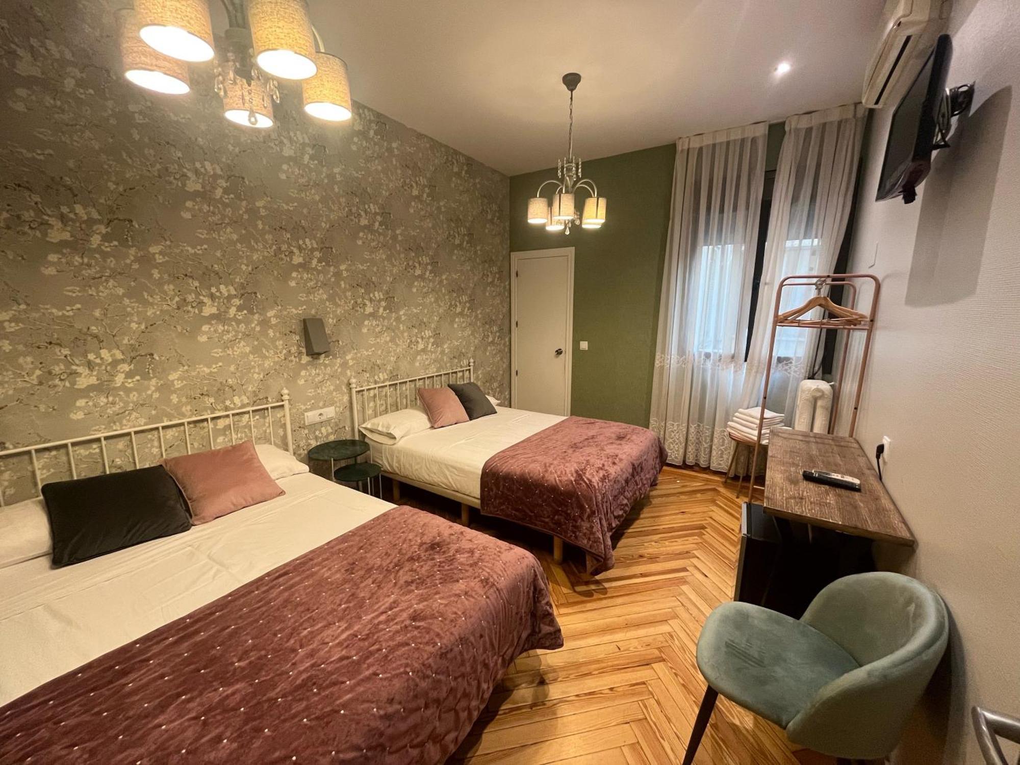 Hostal Avenida Madrid Bagian luar foto