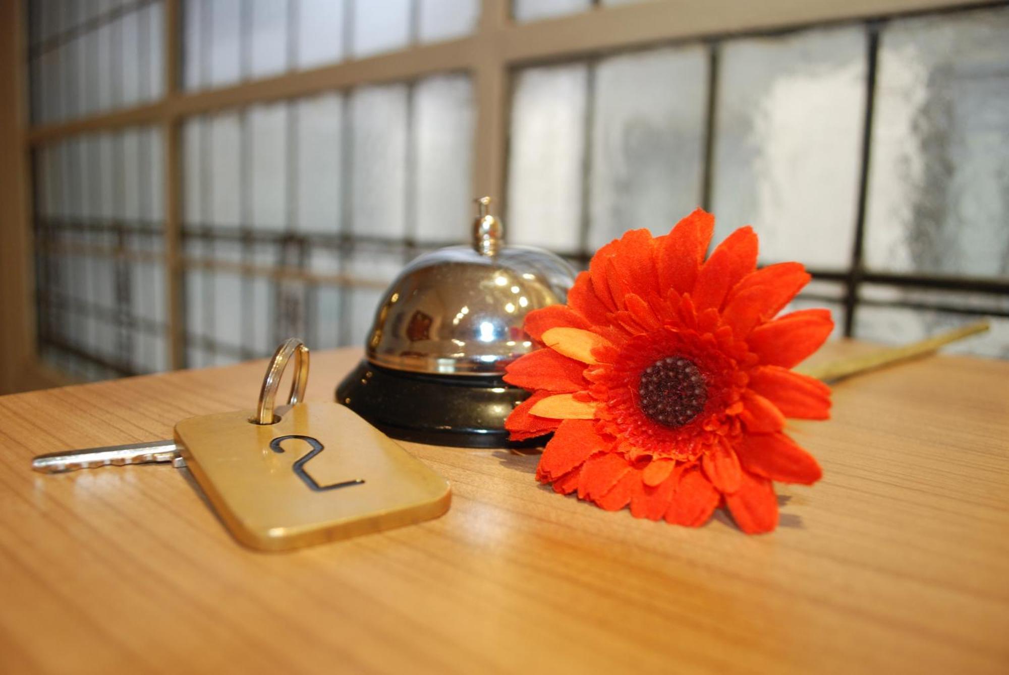 Hostal Avenida Madrid Bagian luar foto